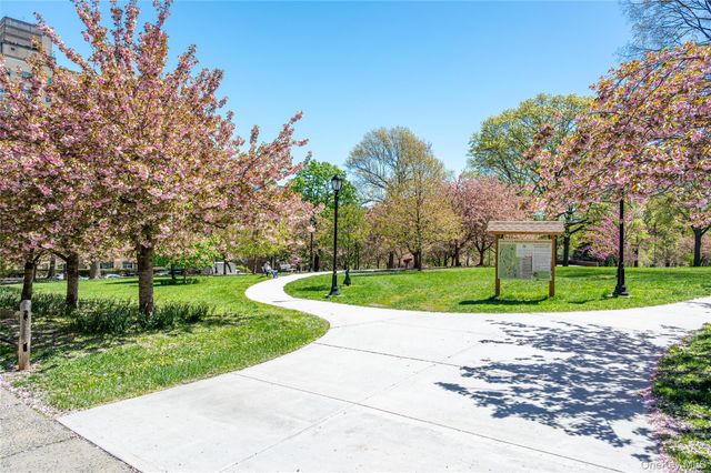 15 Stewart Place 1D, White Plains, NY 10603