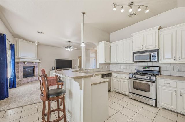 609 Madeline Lane, Moore, OK 73160