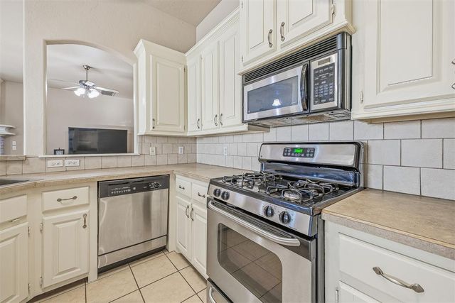 609 Madeline Lane, Moore, OK 73160