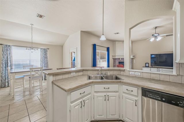 609 Madeline Lane, Moore, OK 73160