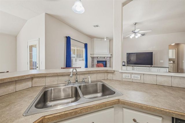 609 Madeline Lane, Moore, OK 73160