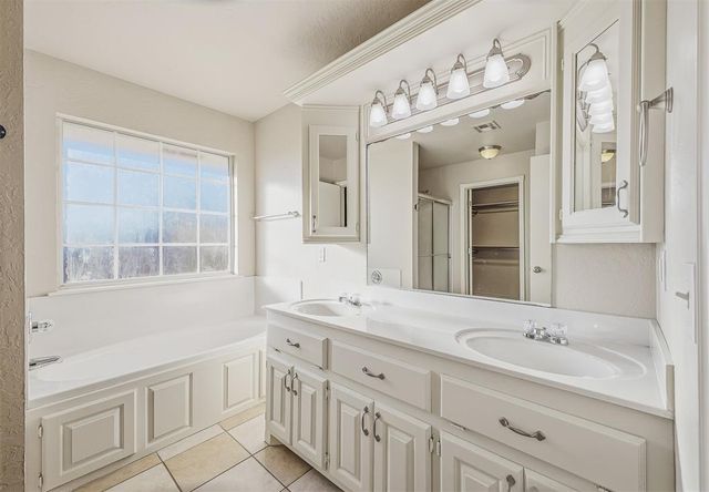 609 Madeline Lane, Moore, OK 73160