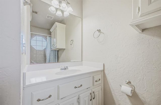 609 Madeline Lane, Moore, OK 73160