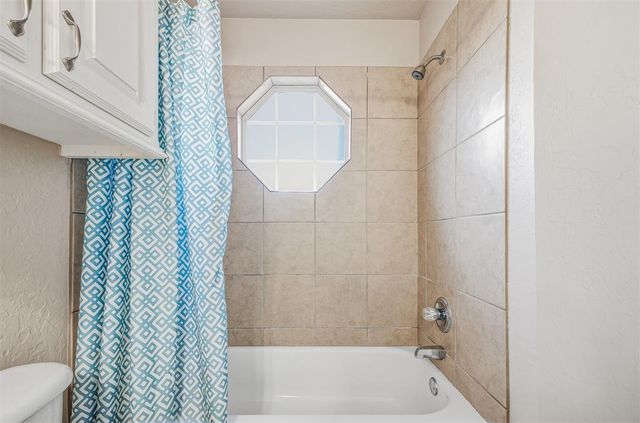 609 Madeline Lane, Moore, OK 73160