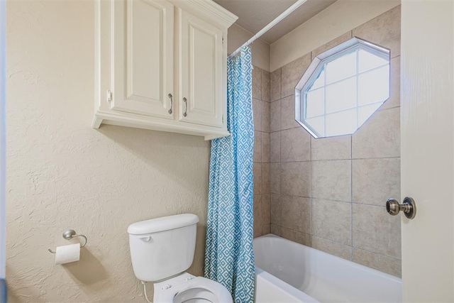 609 Madeline Lane, Moore, OK 73160