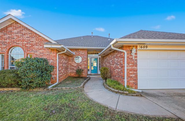 609 Madeline Lane, Moore, OK 73160