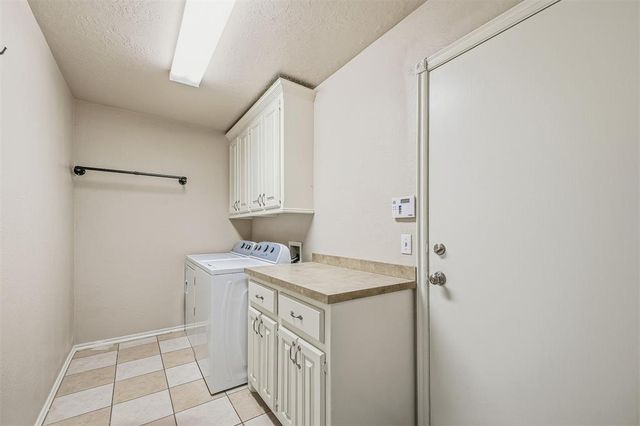 609 Madeline Lane, Moore, OK 73160