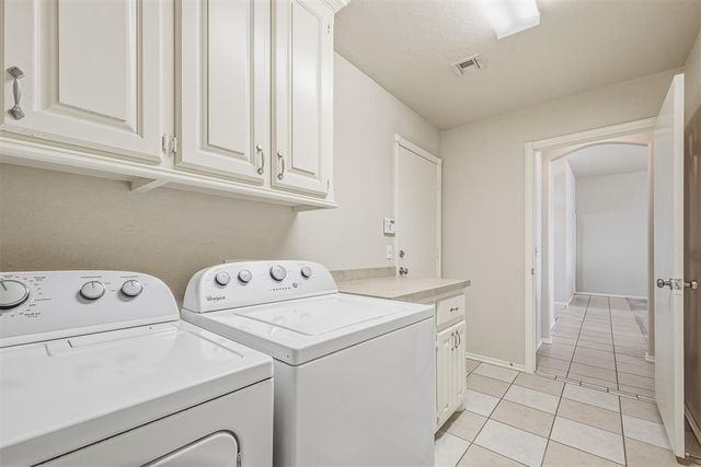 609 Madeline Lane, Moore, OK 73160