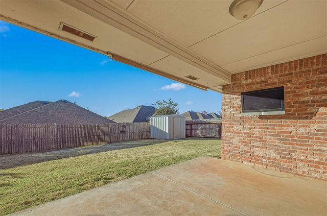 609 Madeline Lane, Moore, OK 73160