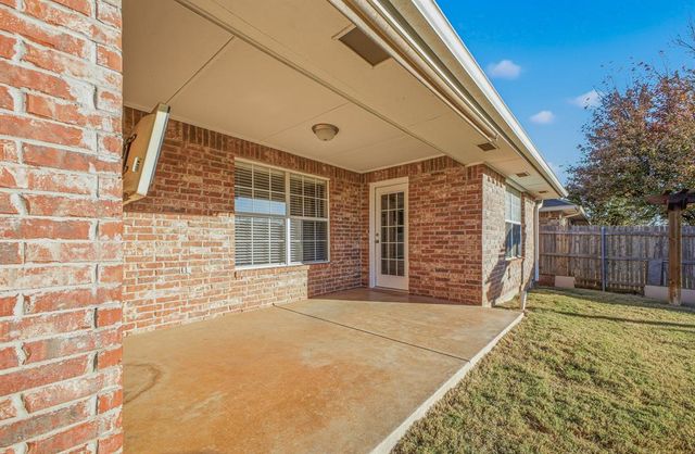 609 Madeline Lane, Moore, OK 73160