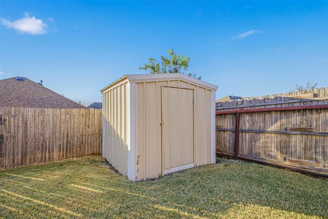 609 Madeline Lane, Moore, OK 73160