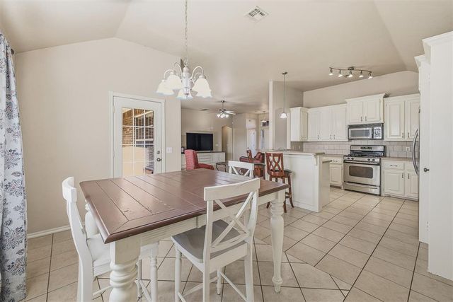 609 Madeline Lane, Moore, OK 73160