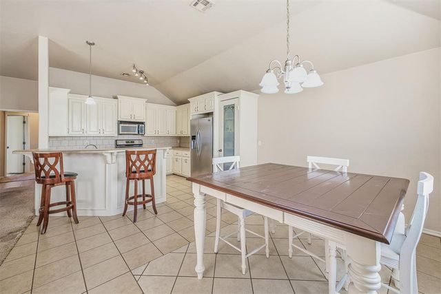 609 Madeline Lane, Moore, OK 73160