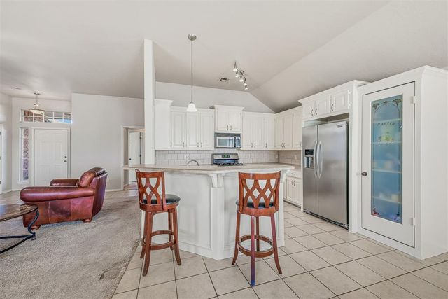 609 Madeline Lane, Moore, OK 73160