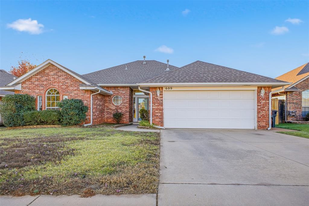 609 Madeline Lane, Moore, OK 73160