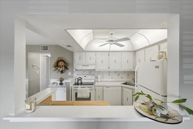 2600 S Kanner Highway N9, Stuart, FL 34994