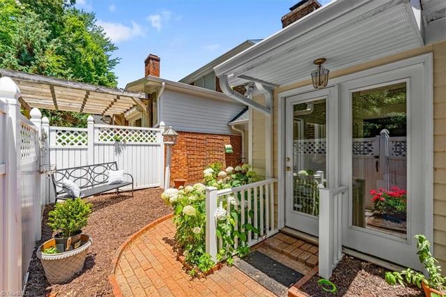 5 Fountain Manor Drive A, Greensboro, NC 27405