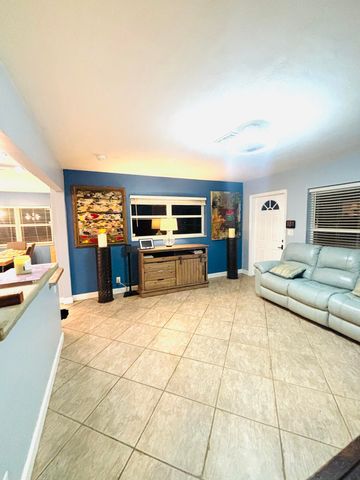 720 NE 7th Street, Pompano Beach, FL 33060