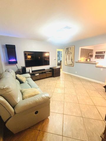 720 NE 7th Street, Pompano Beach, FL 33060