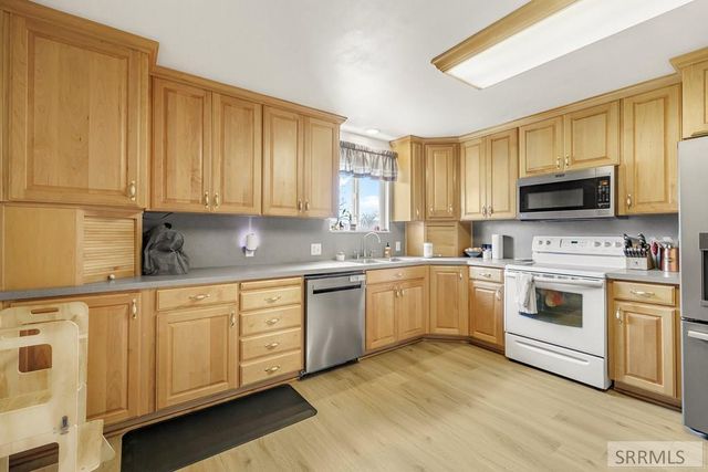 4061 N Main Street, Iona, ID 83427