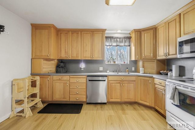 4061 N Main Street, Iona, ID 83427