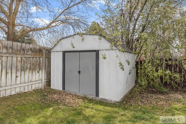 4061 N Main Street, Iona, ID 83427