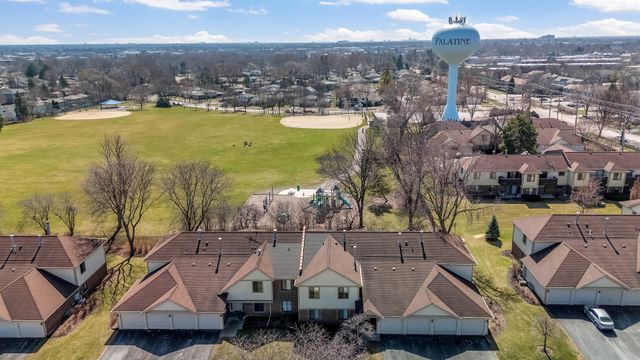 823 E Coach Road 8, Palatine, IL 60074