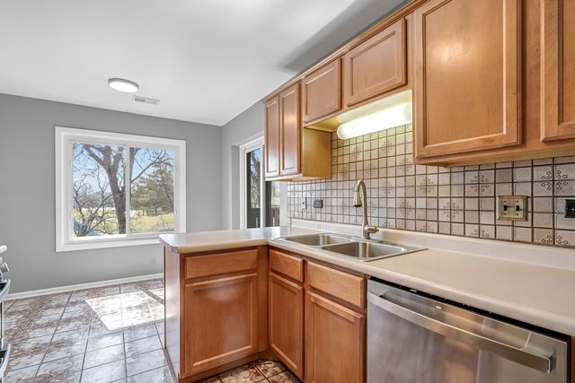 823 E Coach Road 8, Palatine, IL 60074