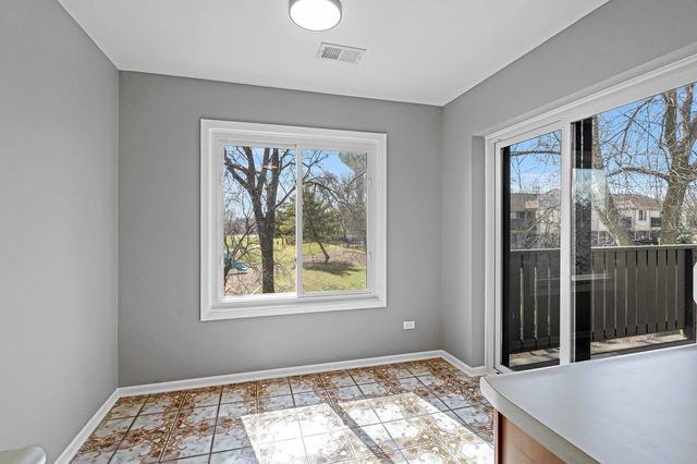 823 E Coach Road 8, Palatine, IL 60074