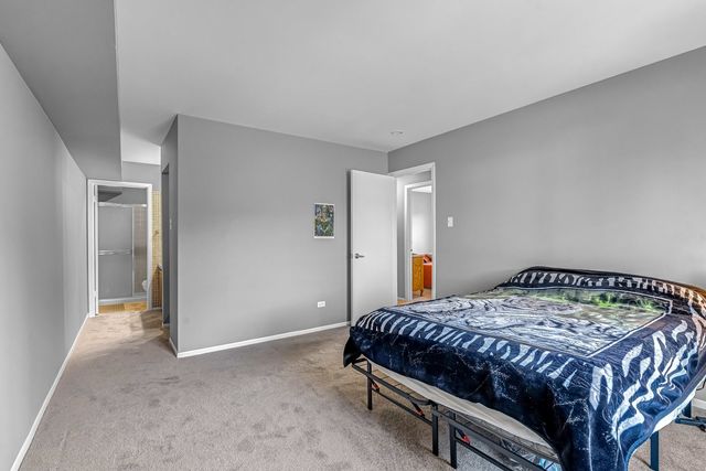 823 E Coach Road 8, Palatine, IL 60074