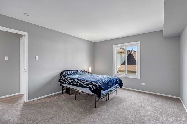 823 E Coach Road 8, Palatine, IL 60074