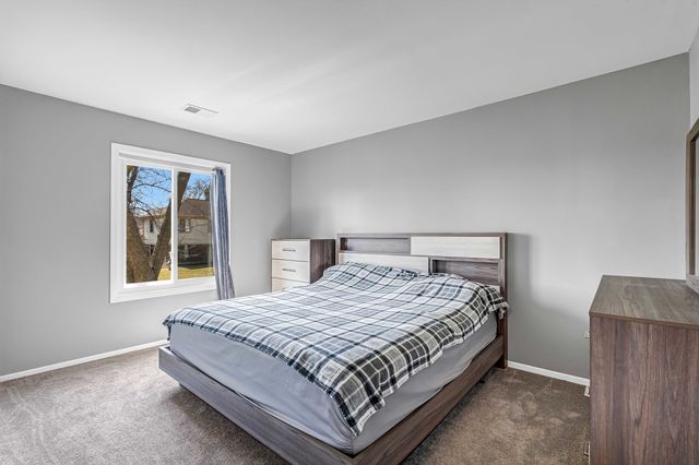 823 E Coach Road 8, Palatine, IL 60074