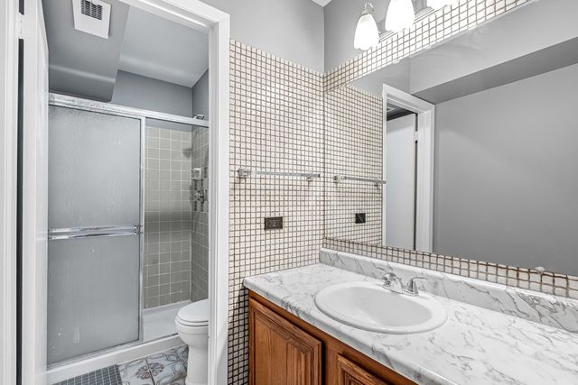 823 E Coach Road 8, Palatine, IL 60074