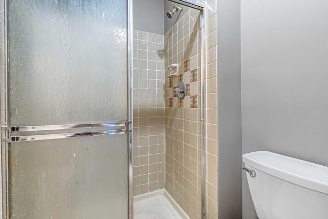 823 E Coach Road 8, Palatine, IL 60074