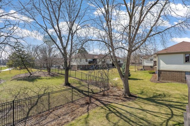 823 E Coach Road 8, Palatine, IL 60074