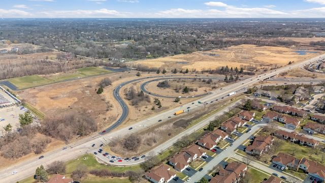 823 E Coach Road 8, Palatine, IL 60074