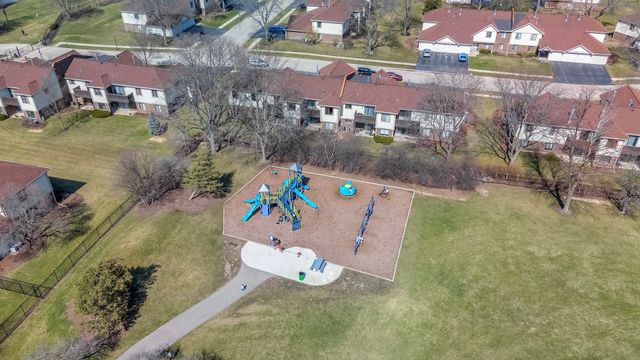 823 E Coach Road 8, Palatine, IL 60074