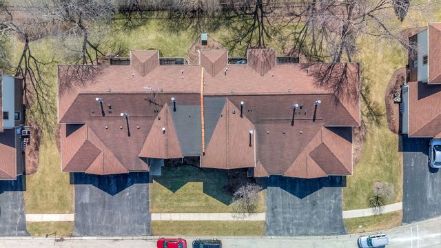 823 E Coach Road 8, Palatine, IL 60074