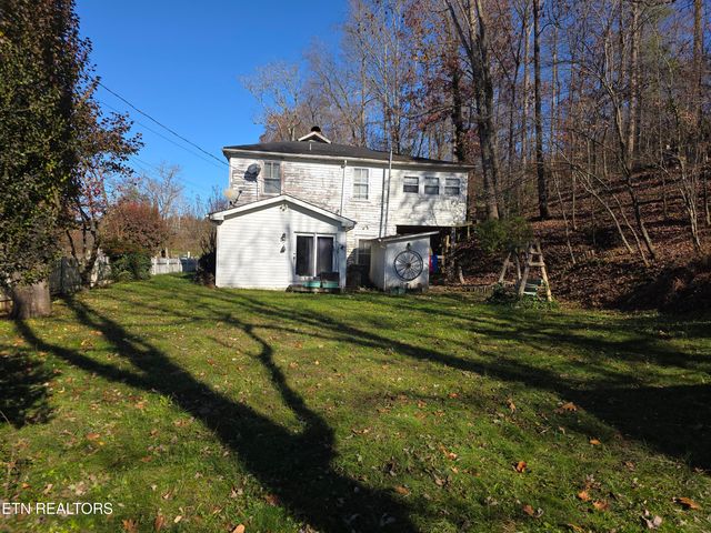 12184 Paw Paw Plains Rd, Lenoir City, TN 37771