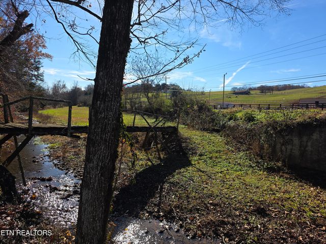 12184 Paw Paw Plains Rd, Lenoir City, TN 37771