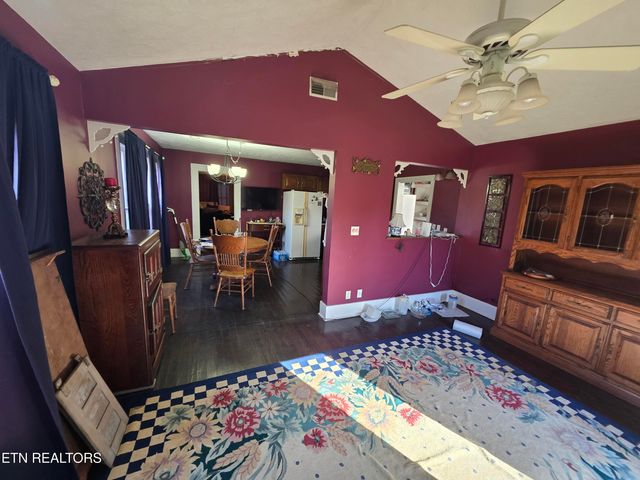 12184 Paw Paw Plains Rd, Lenoir City, TN 37771