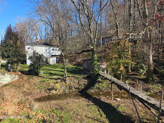 12184 Paw Paw Plains Rd, Lenoir City, TN 37771