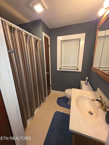 12184 Paw Paw Plains Rd, Lenoir City, TN 37771