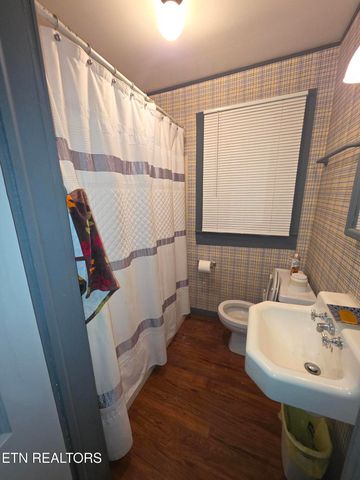 12184 Paw Paw Plains Rd, Lenoir City, TN 37771