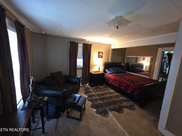 12184 Paw Paw Plains Rd, Lenoir City, TN 37771