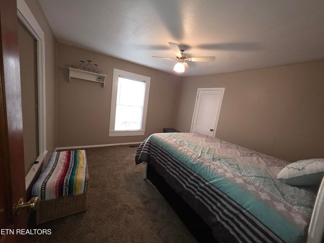 12184 Paw Paw Plains Rd, Lenoir City, TN 37771