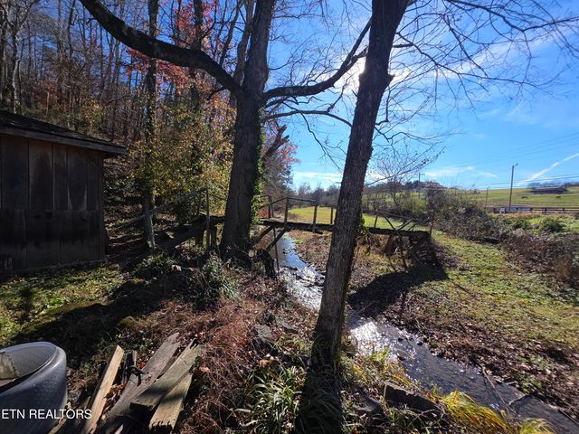 12184 Paw Paw Plains Rd, Lenoir City, TN 37771