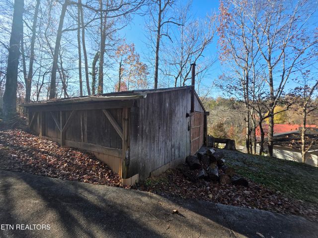 12184 Paw Paw Plains Rd, Lenoir City, TN 37771