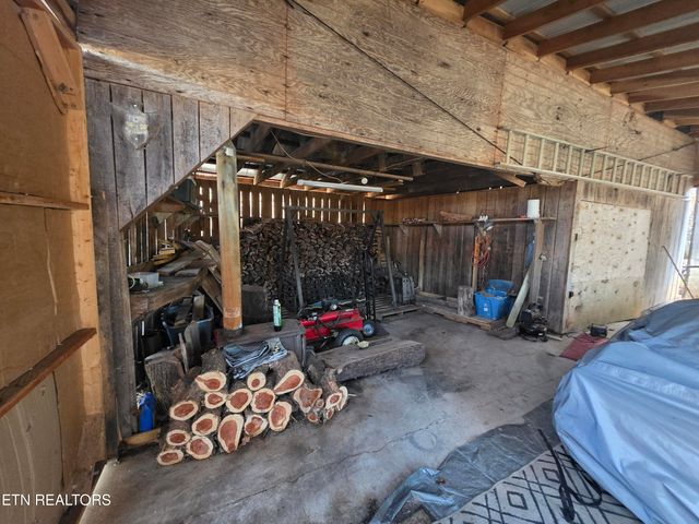 12184 Paw Paw Plains Rd, Lenoir City, TN 37771