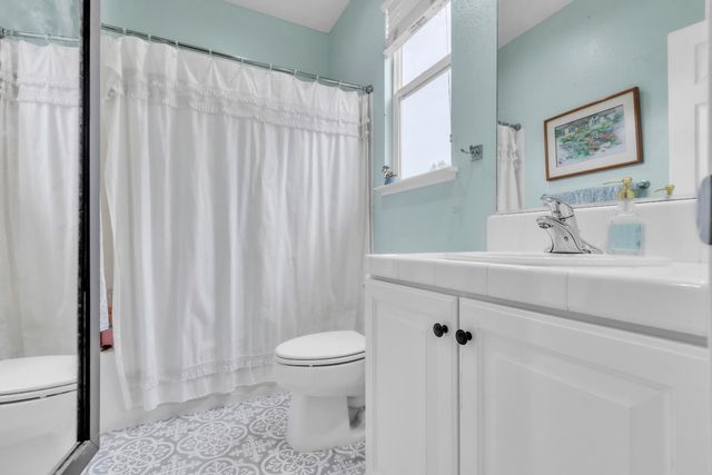 1725 Woodhaven Cir, Roseville, CA 95747